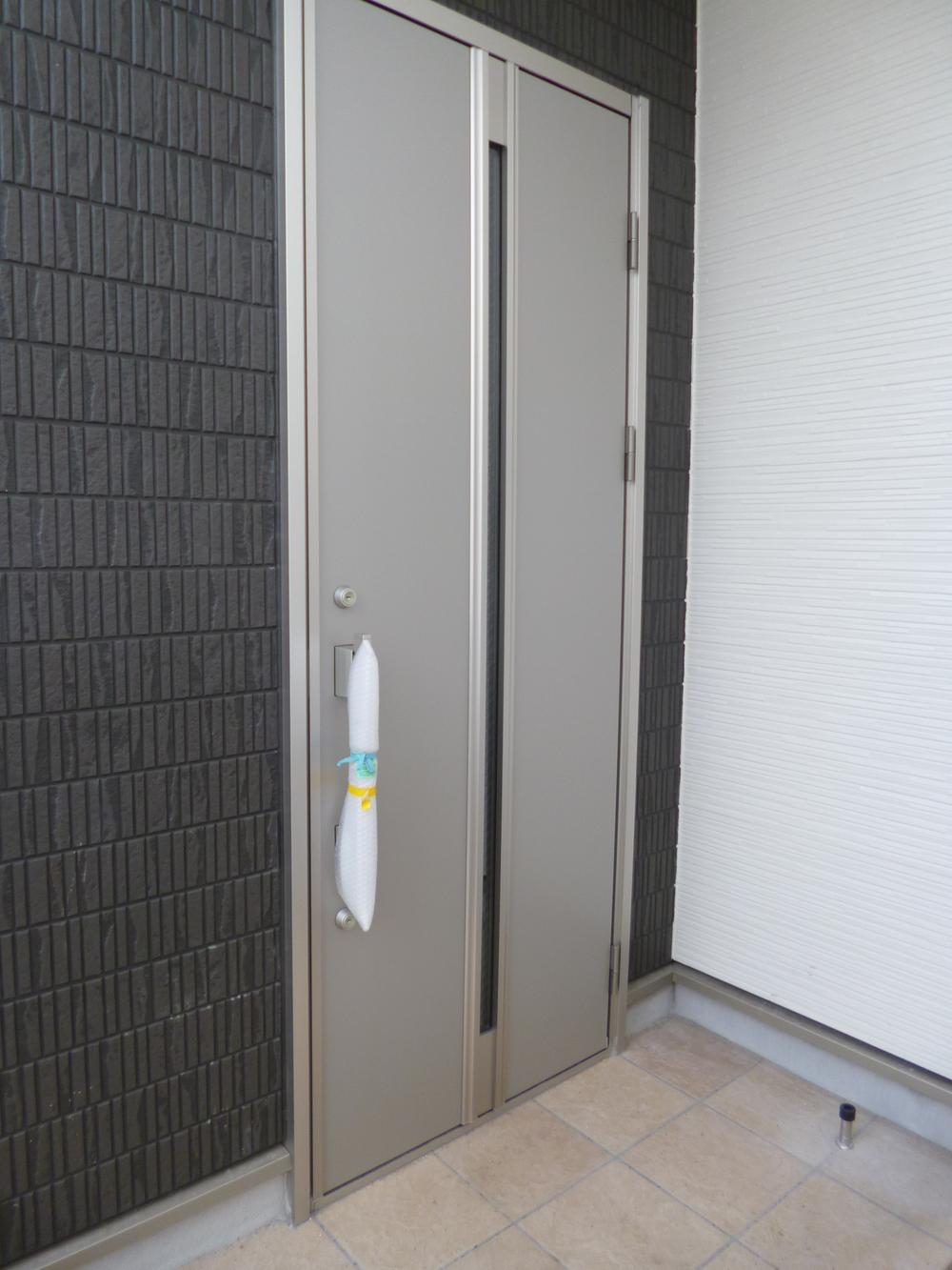 Entrance. With picking measures