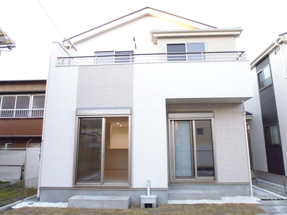 Local appearance photo. Local (12 May 2013) shooting 1 Building