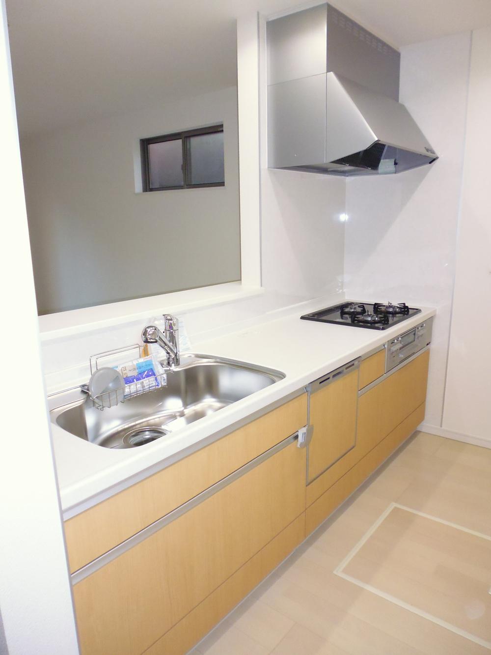 Kitchen. Indoor (12 May 2013) Shooting