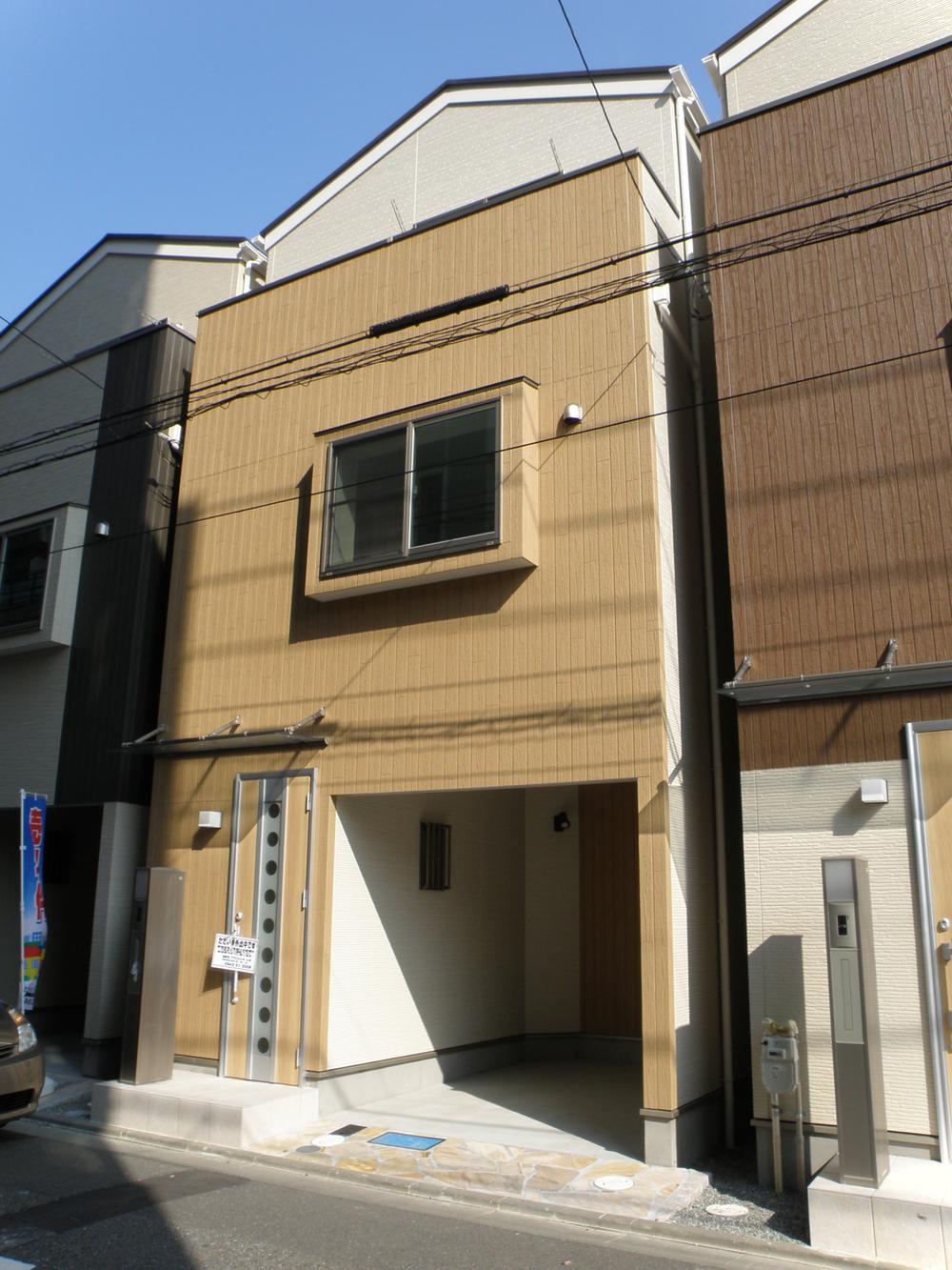 Local appearance photo. Local (11 May 2013) Shooting