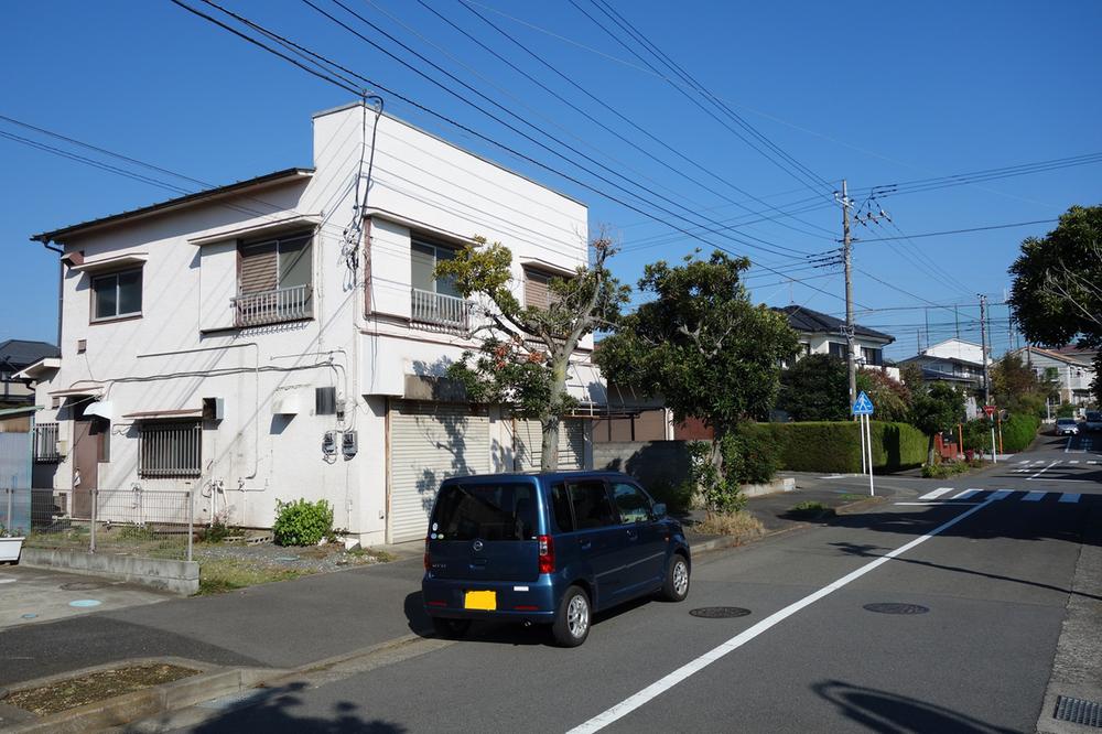 Local photos, including front road. Local (11 May 2013) Shooting