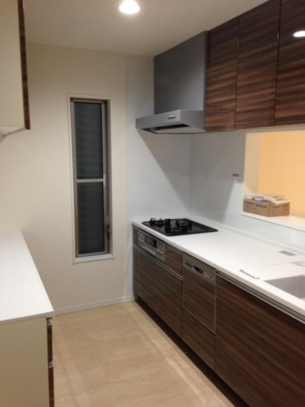 Kitchen. With easy-to-use cabinet in the kitchen back. 