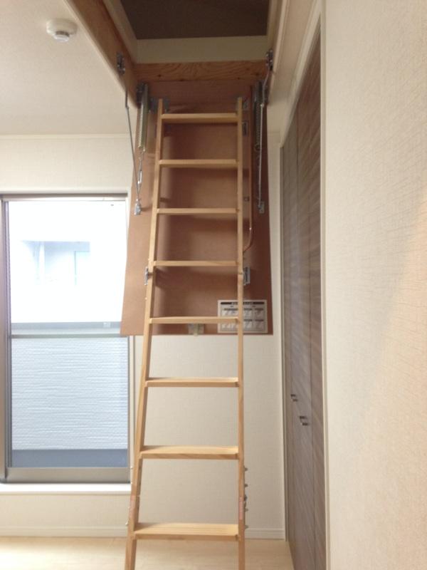 Non-living room. With attic housed on the third floor Western-style room. 