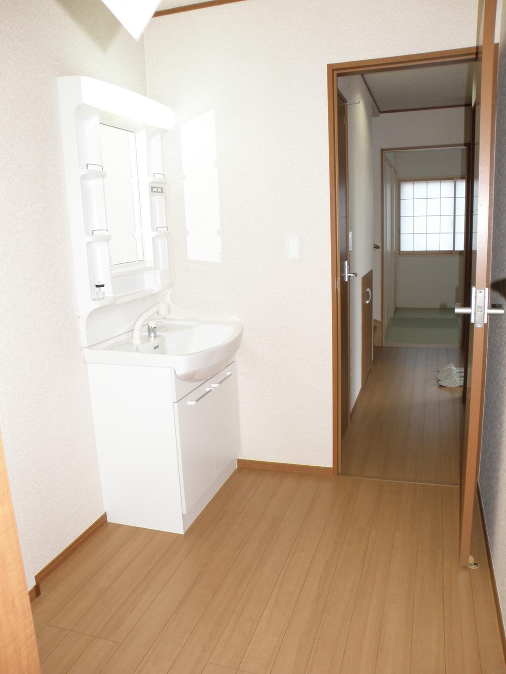 Wash basin, toilet. Local (11 May 2013) Shooting