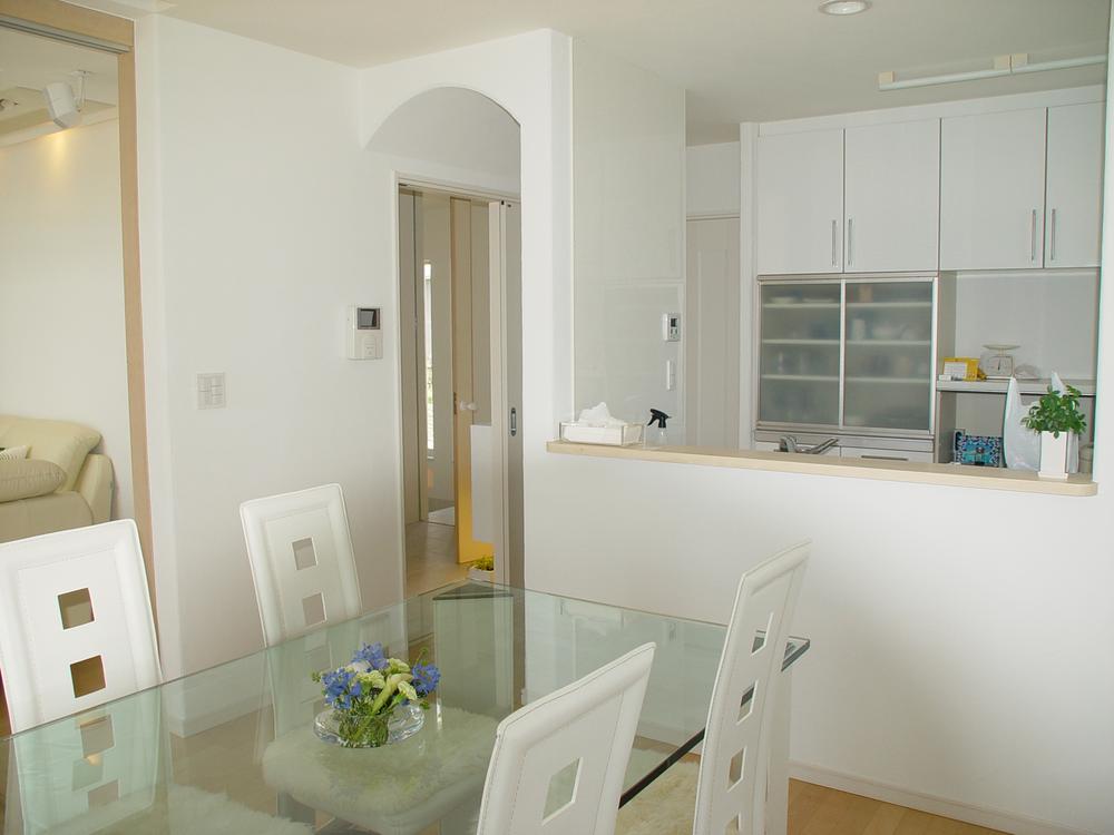 Building plan example (introspection photo). Clean and white living room