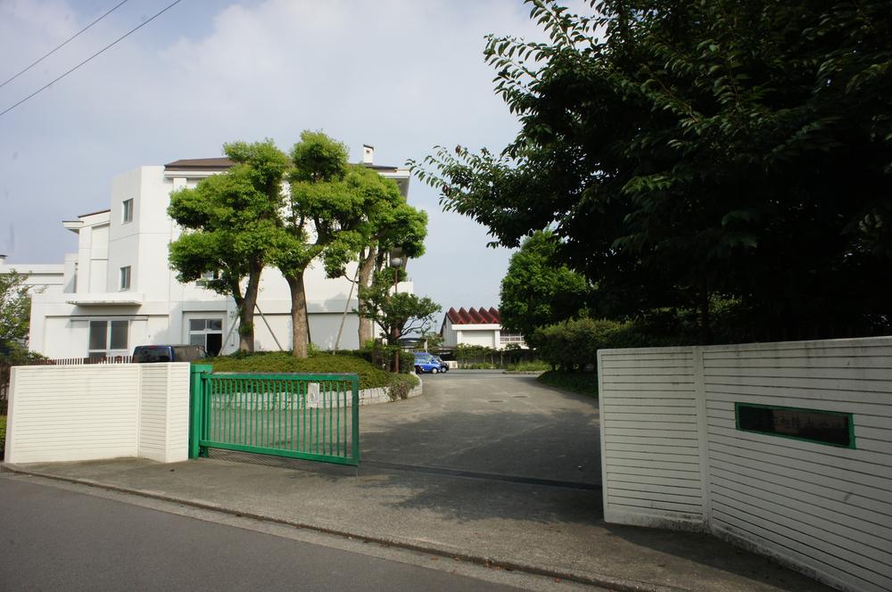 Junior high school. 650m until Hiratsuka Municipal Asahiryou junior high school