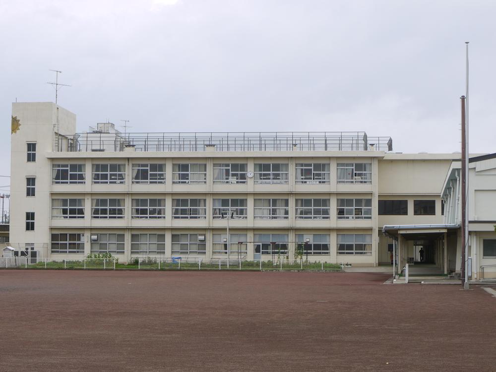 Primary school. 459m until Hiratsuka Municipal Sagami Elementary School