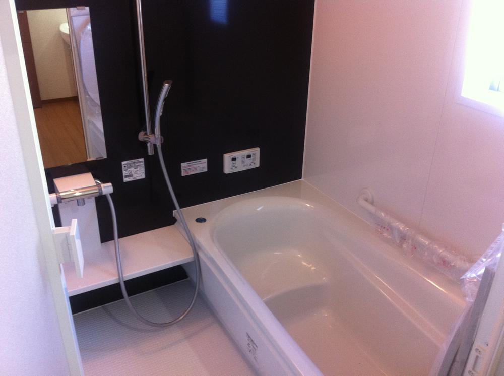 Bathroom. Local (12 May 2013) Shooting Building 2