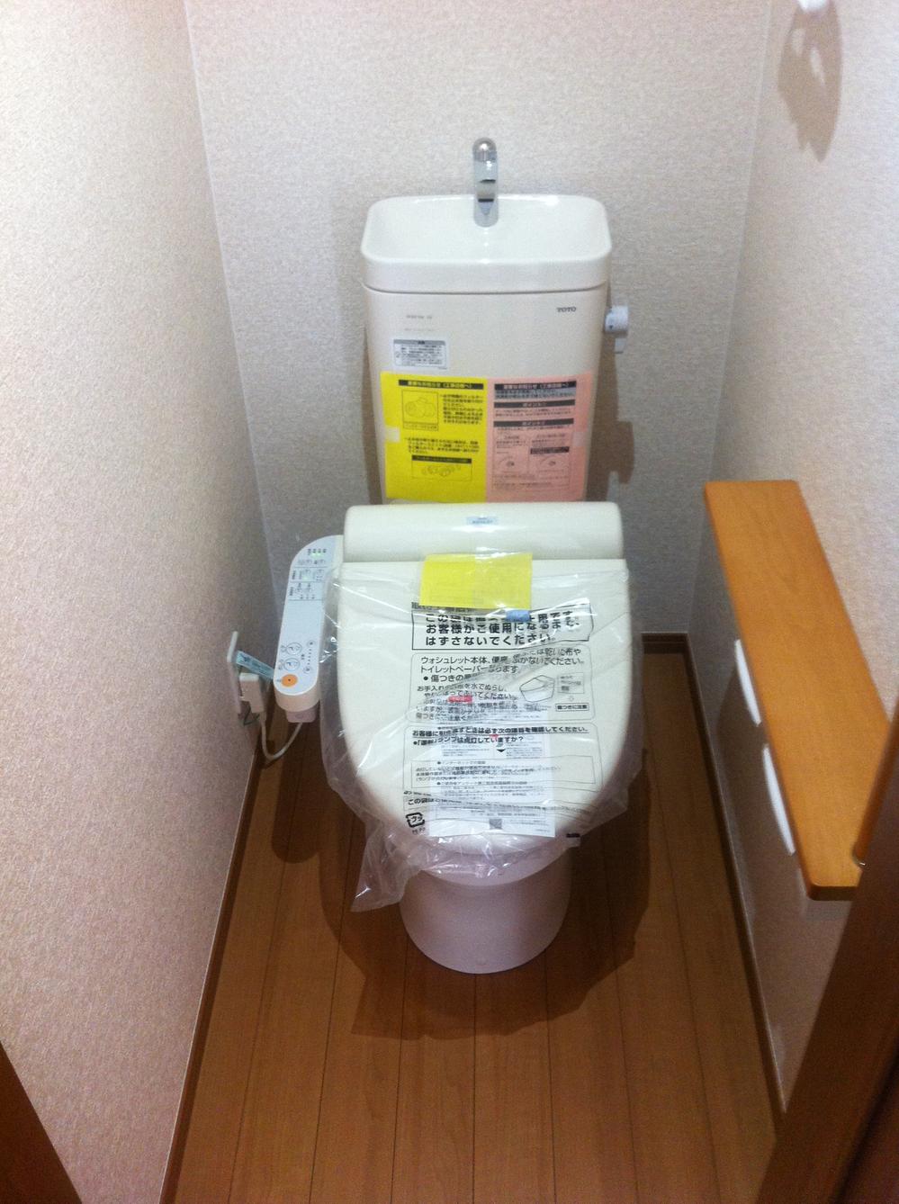 Toilet. Local (12 May 2013) Shooting Building 2