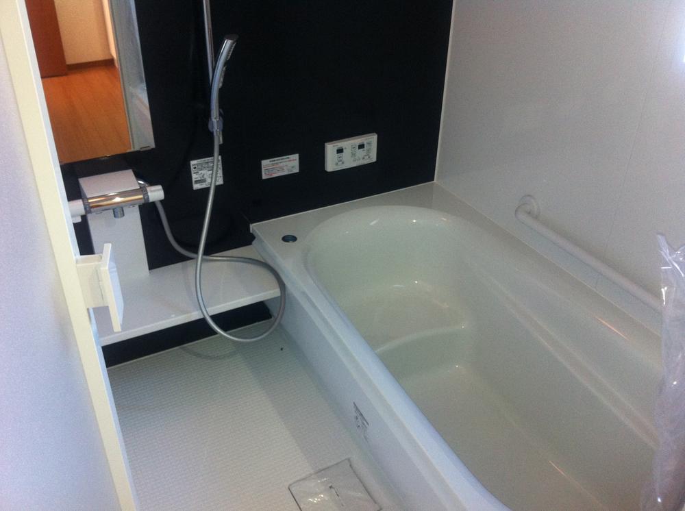 Bathroom. Local (12 May 2013) Shooting 1 Building