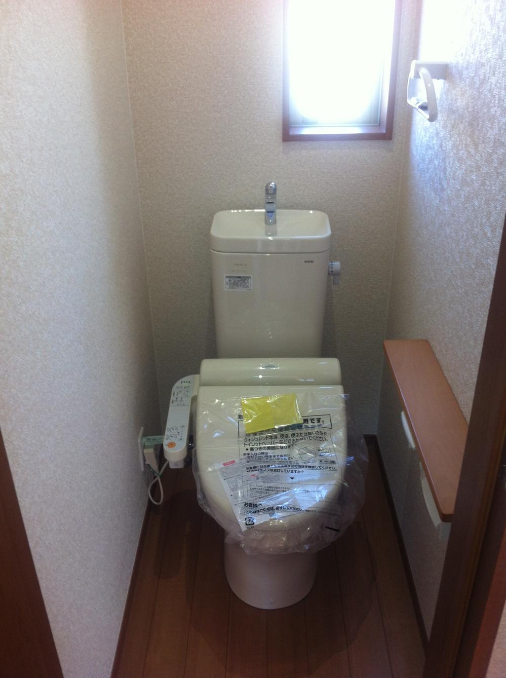 Toilet. Local (12 May 2013) Shooting 1 Building