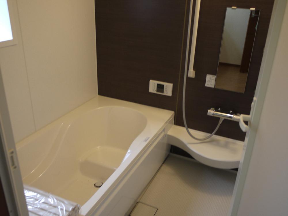 Bathroom. Local (12 May 2013) Shooting