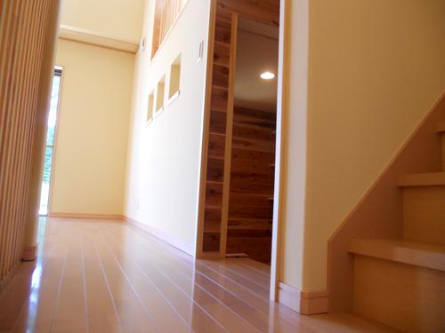 Building plan example (introspection photo). Semi-underground storage It is a storage space that make effective use of the difference in height by the split-level home. Price 14 million yen, Building area 95.87 sq m