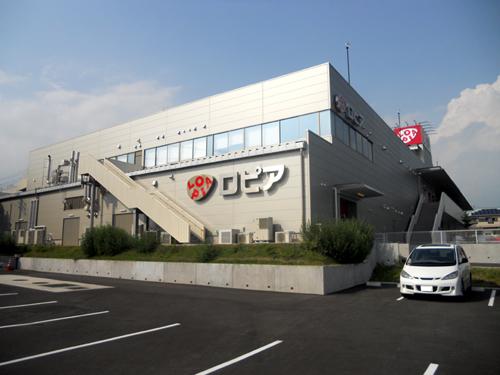 Supermarket. Ropia Shonan grace is now open 380m 5 May 2012 to the hills shop. I wife is helpful when there is a supermarket near.