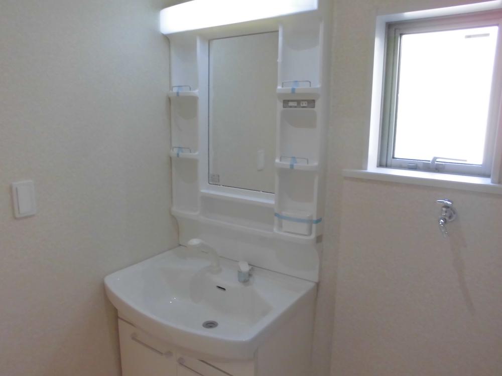 Wash basin, toilet. Indoor (10 May 2013) Shooting