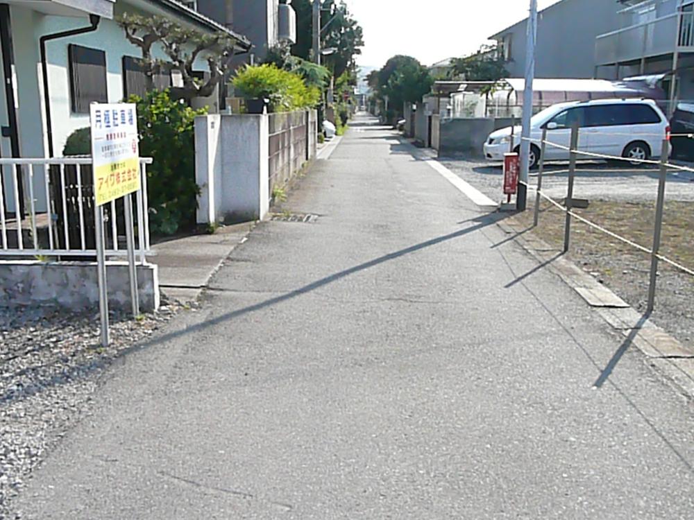 Local photos, including front road. It is the west side photos from Seddo part