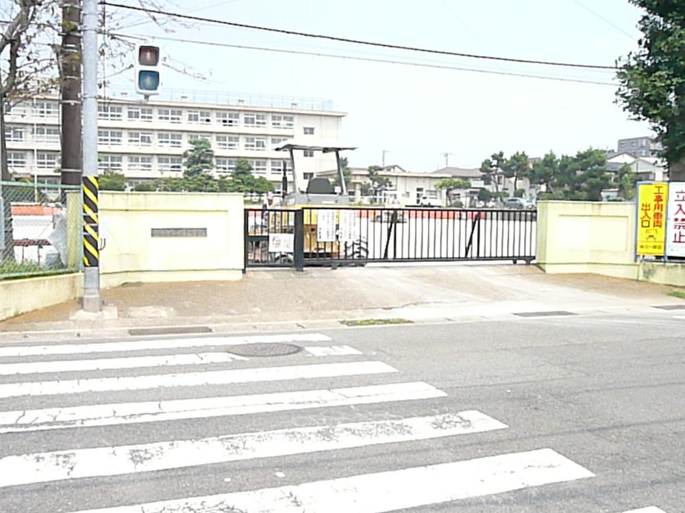 Primary school. 923m until Hiratsuka Municipal Fujimi Elementary School