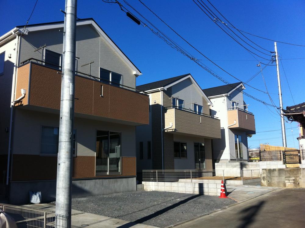 Local photos, including front road. Local (12 May 2013) Shooting