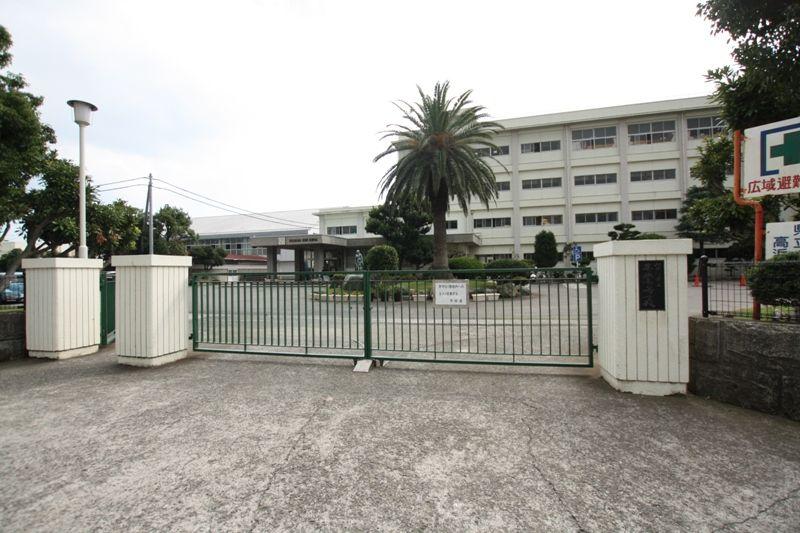 high school ・ College. 652m to the Kanagawa Prefectural Takahama High School