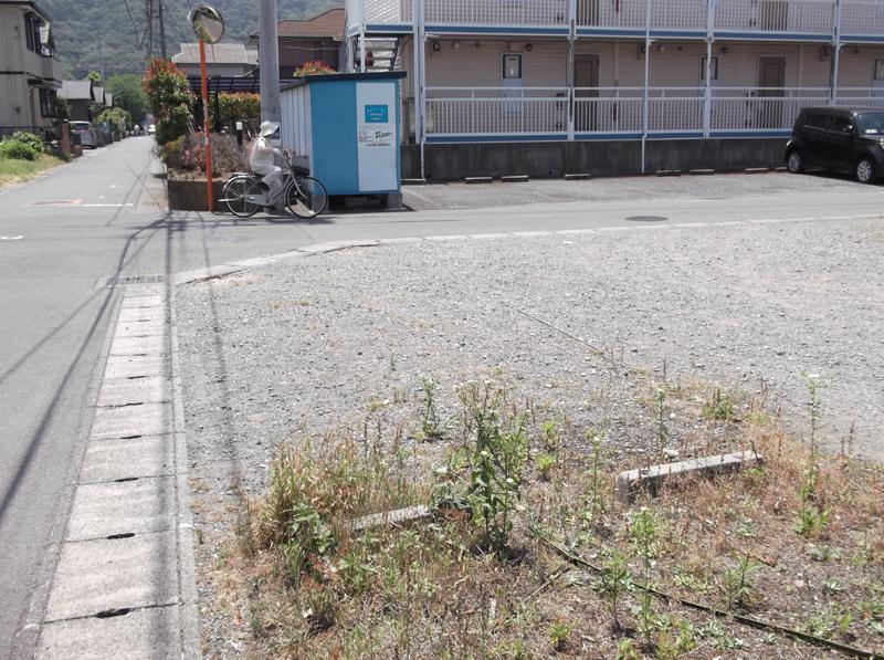 Local photos, including front road. Frontal road