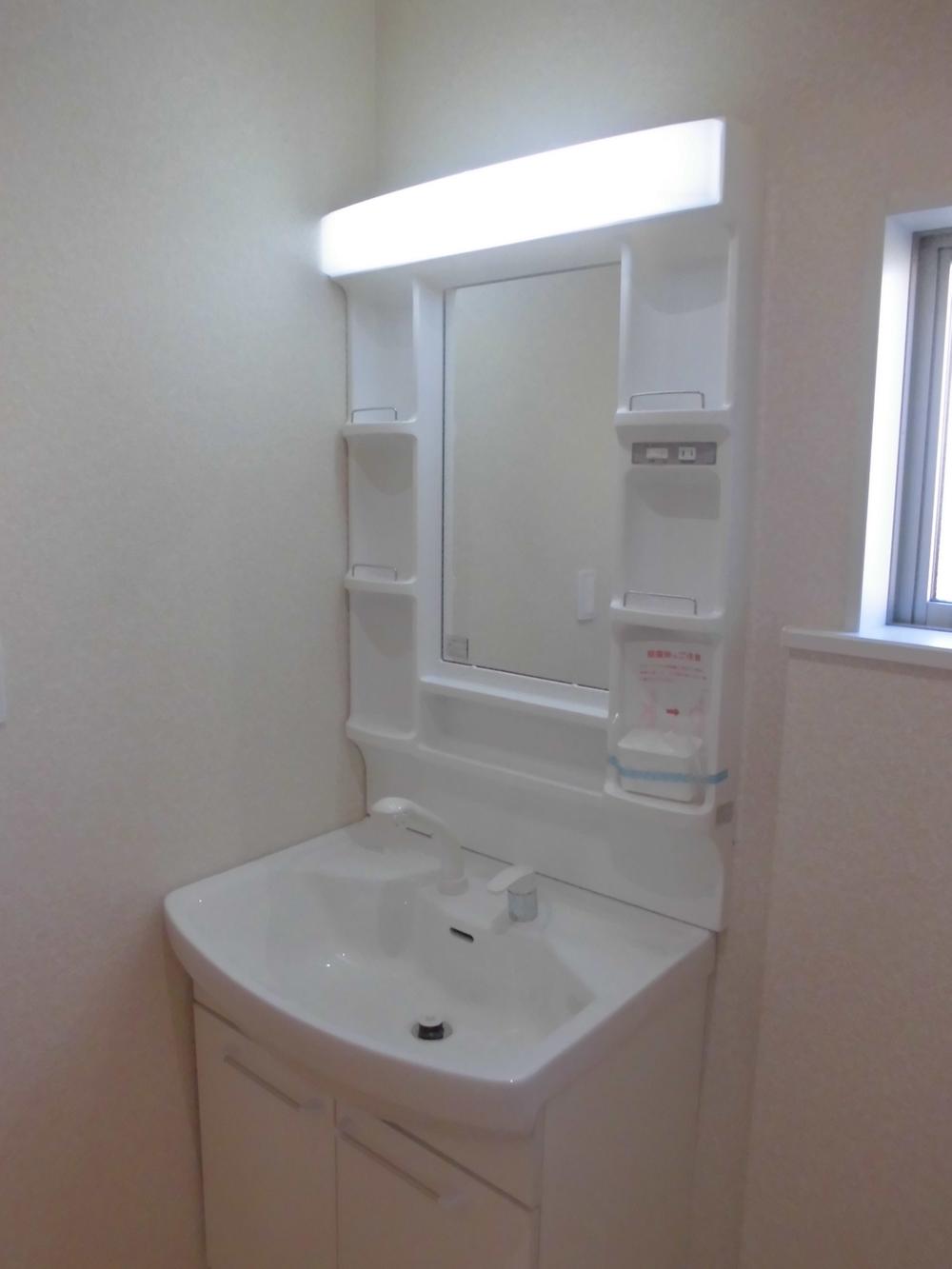 Wash basin, toilet. Indoor (December 13, 2013) Shooting