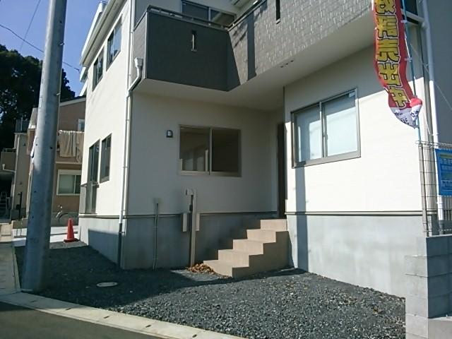 Local appearance photo. Local (10 May 2013) Shooting