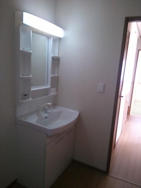 Wash basin, toilet. Indoor (10 May 2013) Shooting