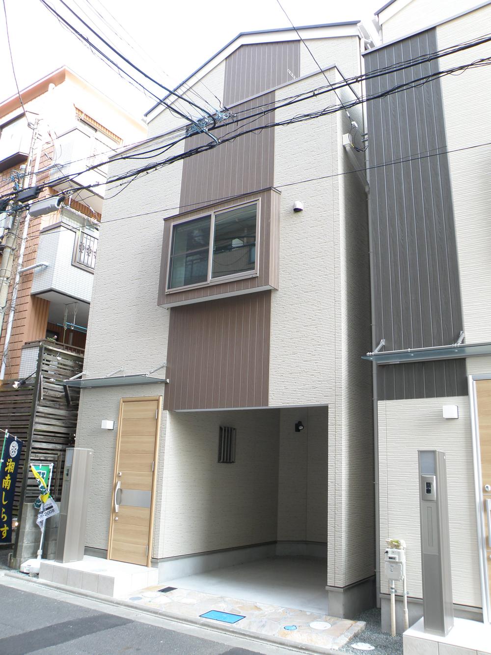 Local appearance photo. Local (11 May 2013) Shooting