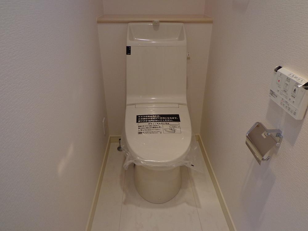 Toilet. It is a high-function toilet of remote control operation.