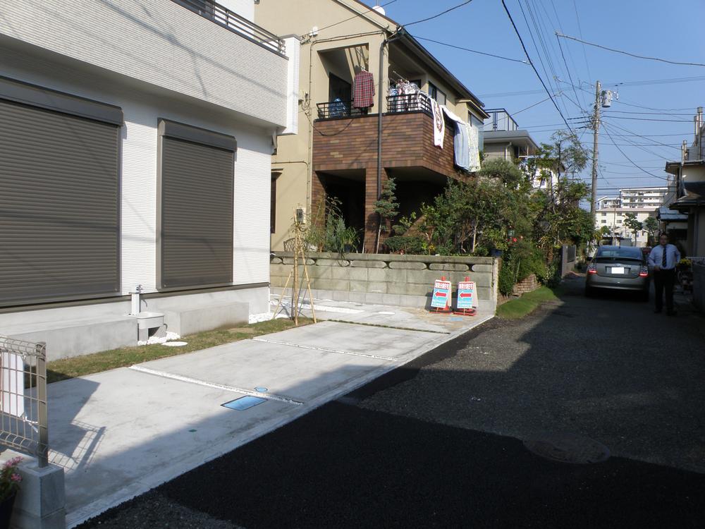 Local photos, including front road. Local (11 May 2013) Shooting