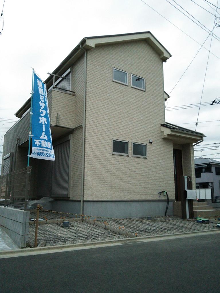 Local photos, including front road. There is also room (10 May 2013) shooting parking space two Yes Private garden