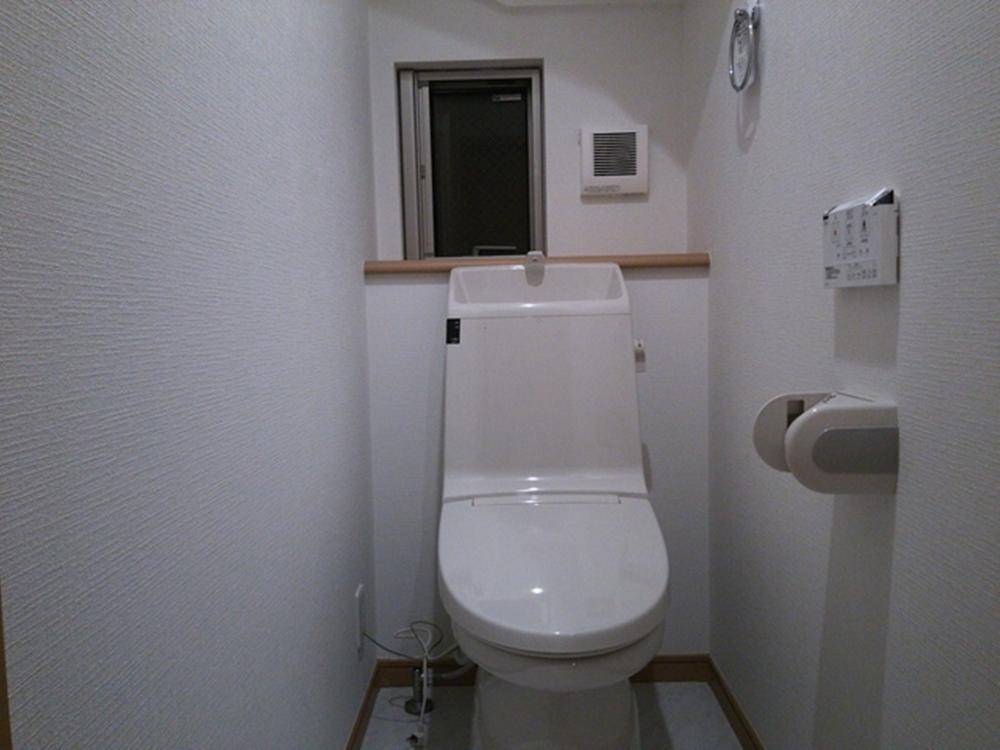 Toilet. Indoor (10 May 2013) Shooting