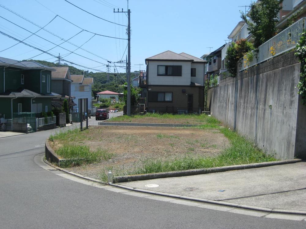 Local land photo. Spacious the entire road. Per day good land