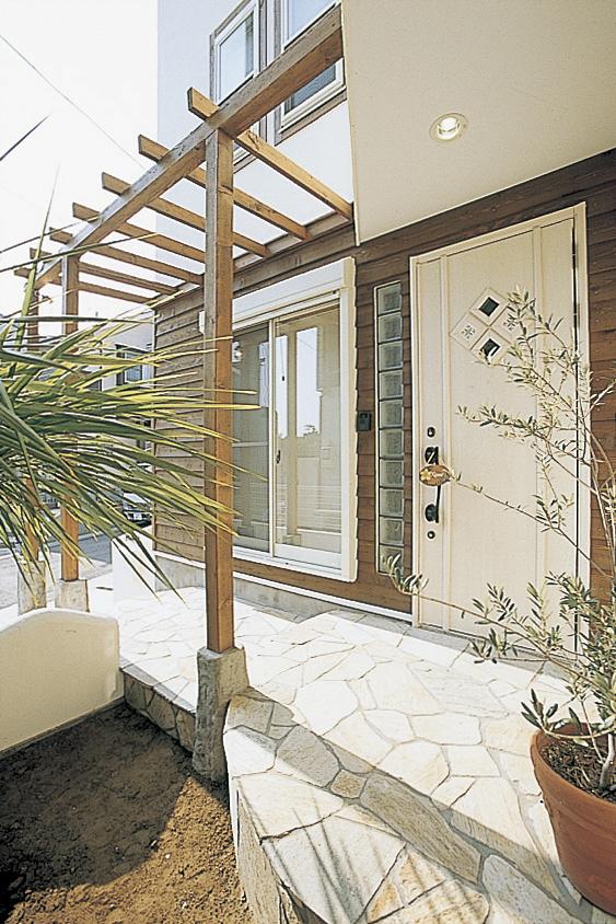 Building plan example (exterior photos). approach