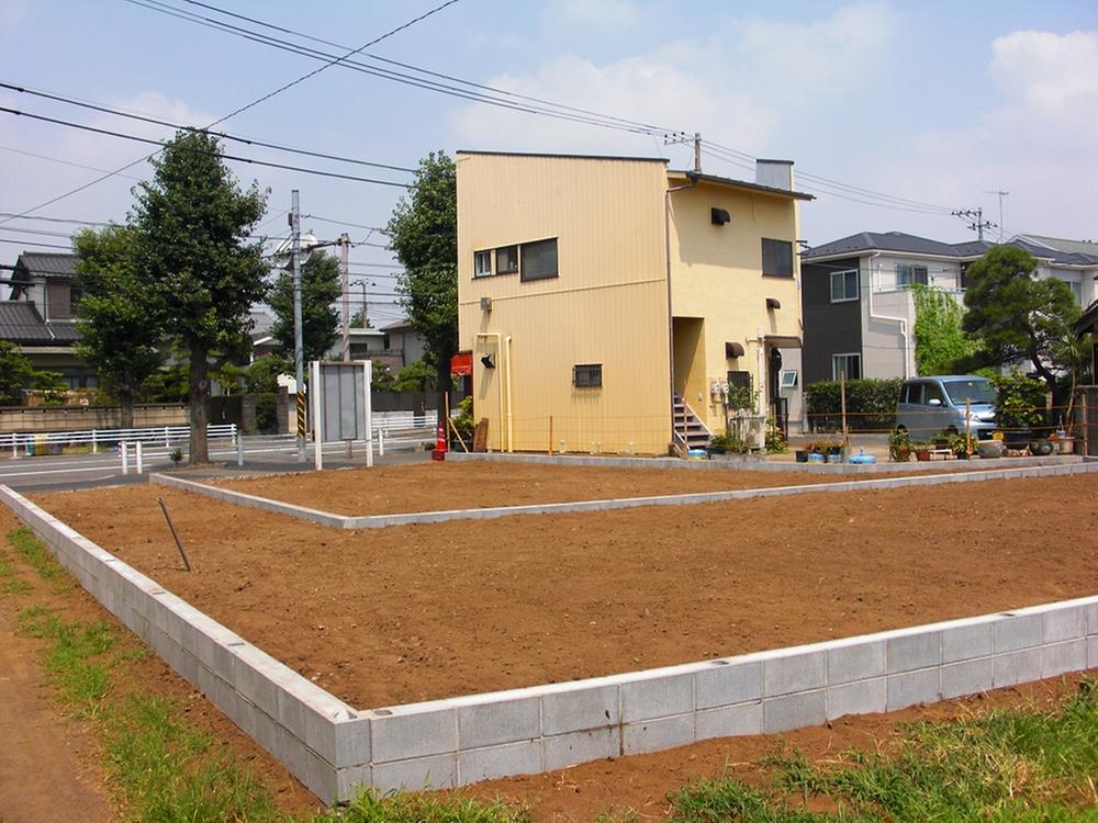 Local land photo. Local (August 2013) Shooting There adjacent land dense without local feeling of freedom! Please try to actually have a look.