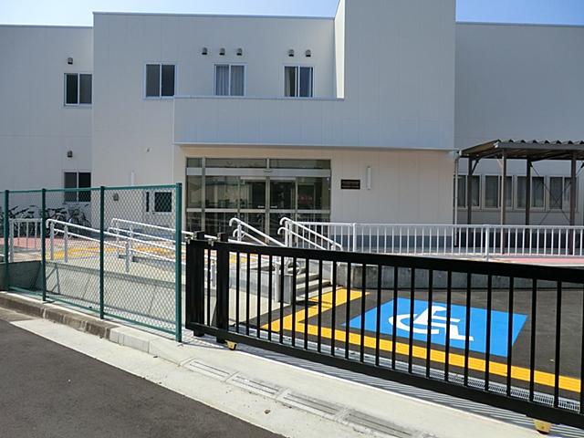 Primary school. 1041m to Hiratsuka City TakashiYoshi Elementary School