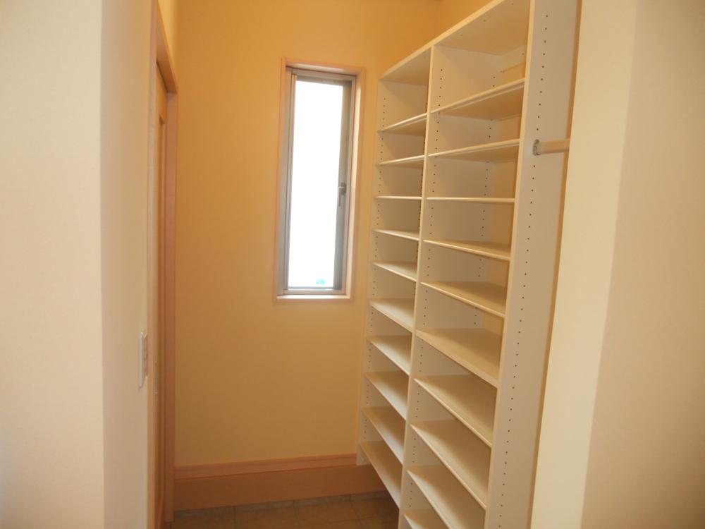 Building plan example (introspection photo). Entrance next to the entrance side closet shoes also can be stored will of course stroller and golf back. Building price 14.9 million yen, Building area 109.09 sq m