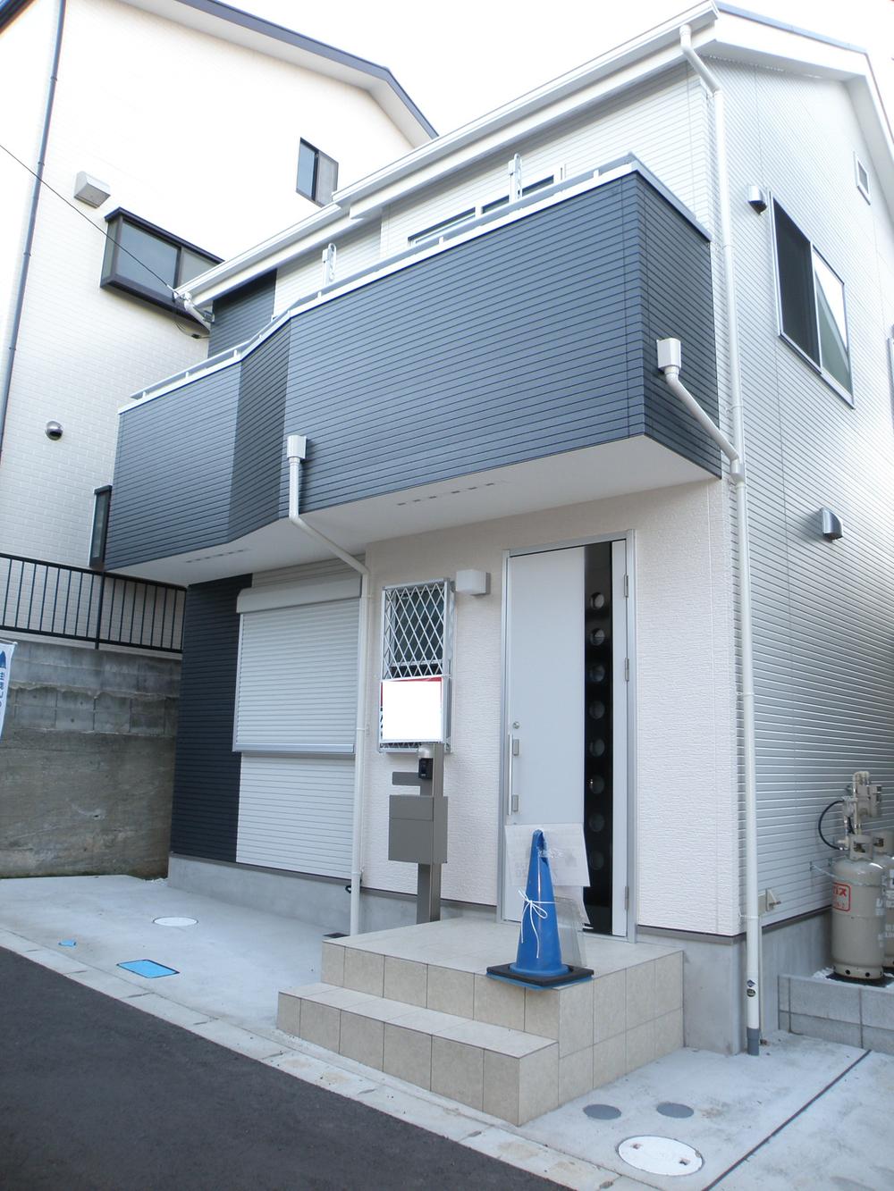 Local appearance photo. Local (11 May 2013) Shooting B Building