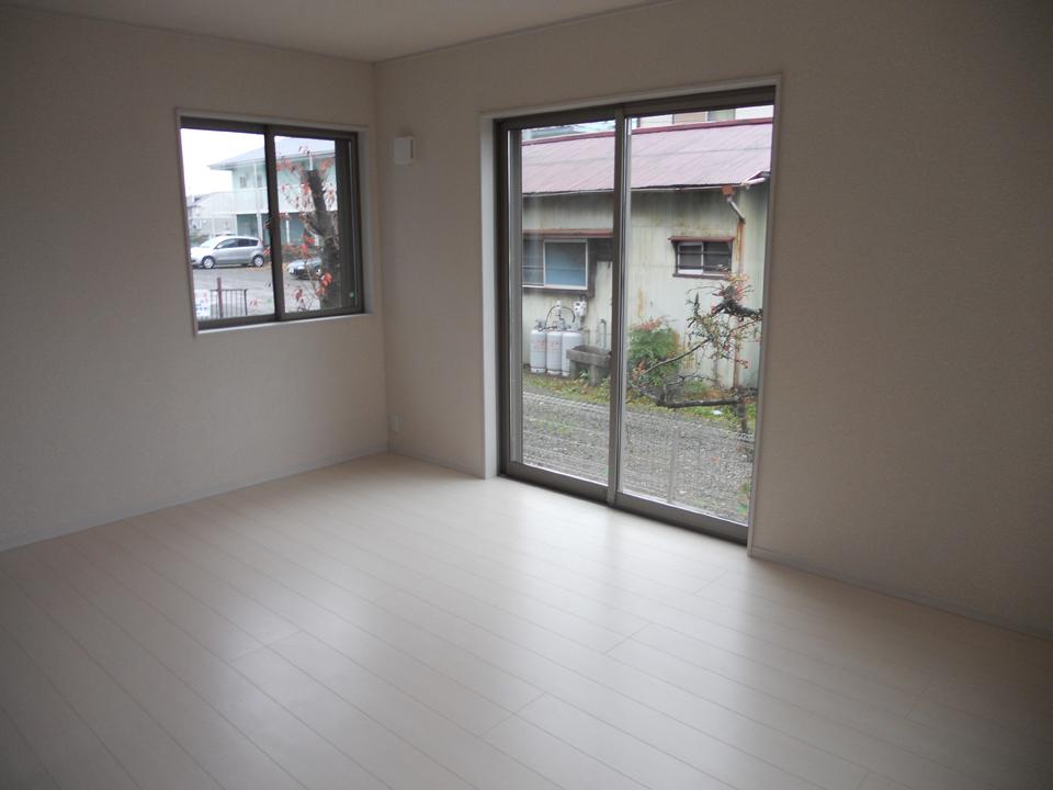 Same specifications photos (living)