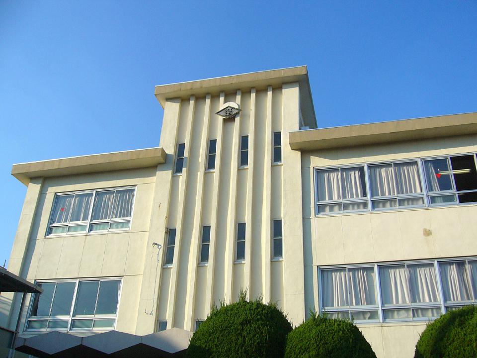 Junior high school. 917m until Hiratsuka Municipal Koyo junior high school