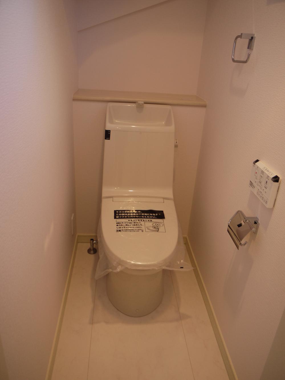 Toilet. Indoor (11 May 2013) Shooting