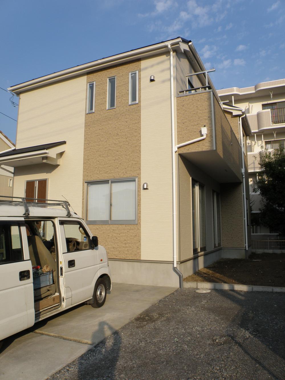 Local appearance photo. Local (11 May 2013) shooting Building 3