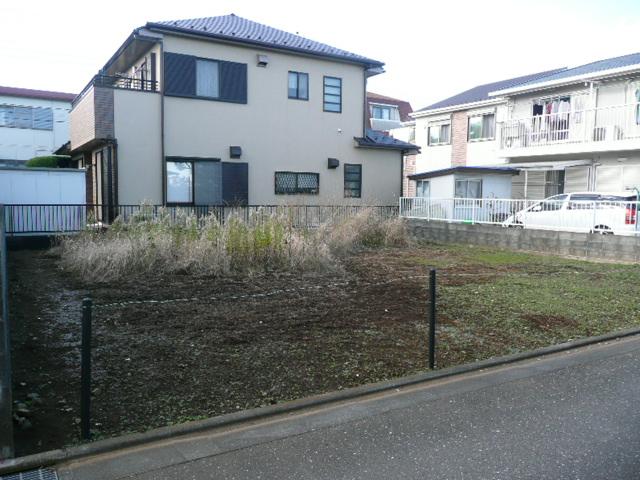 Local photos, including front road. Local (12 May 2013) Shooting