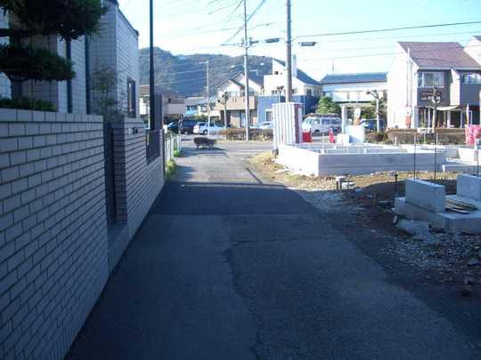 Local photos, including front road. Frontal road