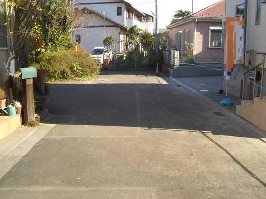 Local photos, including front road. Frontal road