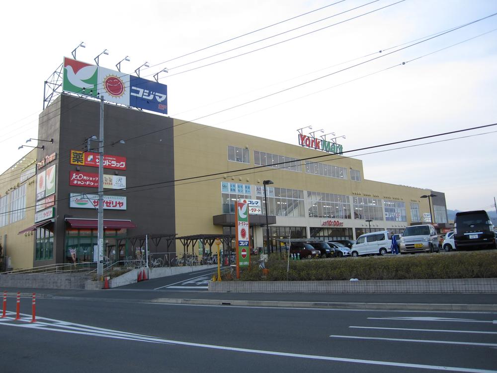 Shopping centre. 930m to Yorktown Kitakaname