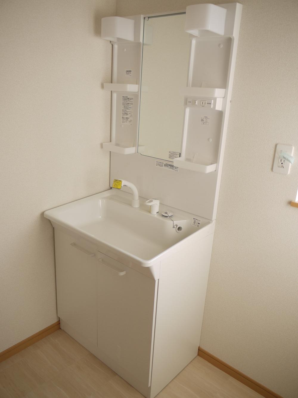 Wash basin, toilet. 1.2 Building common (August 2013) Shooting