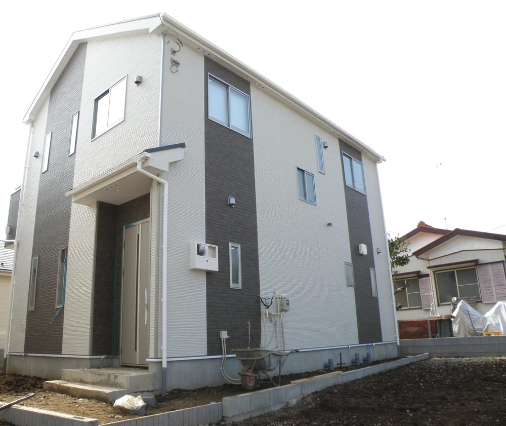 Local photos, including front road. Local (11 May 2013) Shooting