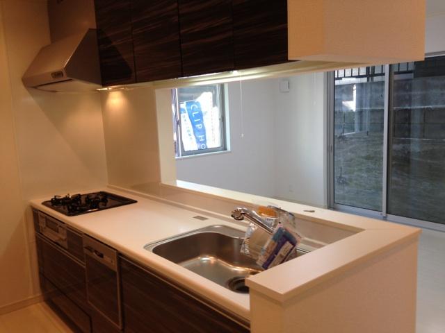 Same specifications photo (kitchen). Indoor (11 May 2013) Shooting