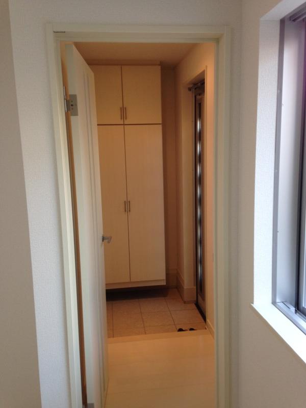 Entrance. Local (11 May 2013) Shooting